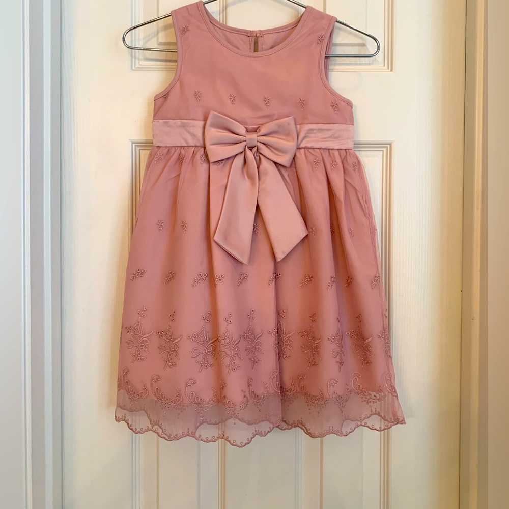 Cute pink toddler dress size 4th